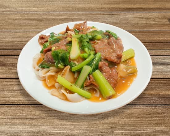 Wet Stir Fry Beef Rice Noodles (湿炒牛河)